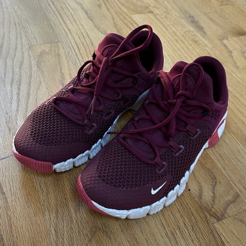 Nike Metcon 5 Burgundy / Purple Running Shoes with White Details Women’s Size 8.